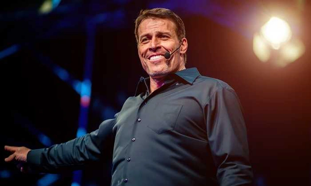 Anthony Robbins - tác giả của "Đầu Tư Thông Minh"