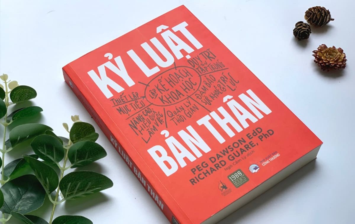 "Kỷ luật bản thân không phải là việc hạn chế bản thân mình, mà là bước đệm giúp ta đạt tới tự do và thành công trong cuộc sống."