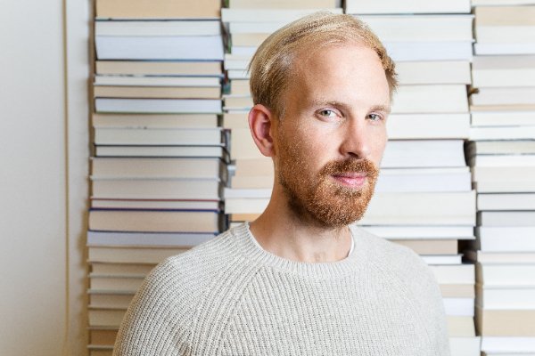 Rutger Bregman - tác giả của cuốn "Nhân Loại - Một Lịch Sử Tràn Đầy Hi Vọng"