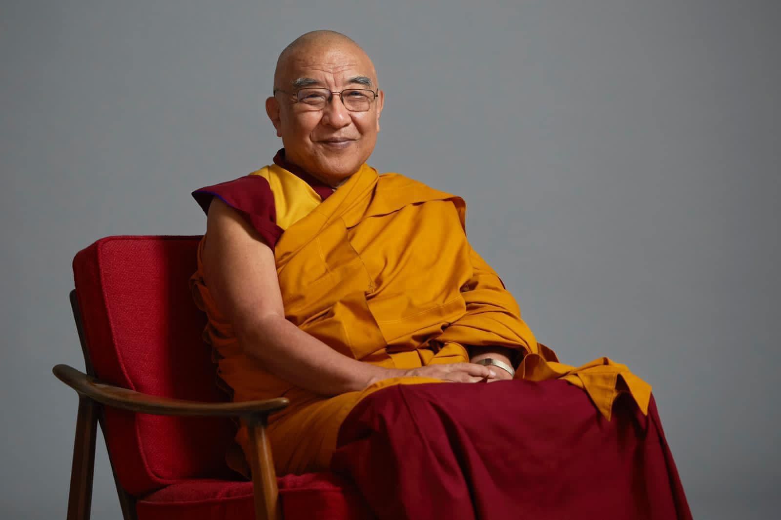 Tôn sư Lama Thamthog Rinpoche là tác giả của cuốn "Trí Tuệ Đức Phật"